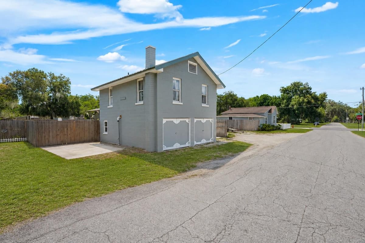 321 CASSADY STREET — photo 11 of 26