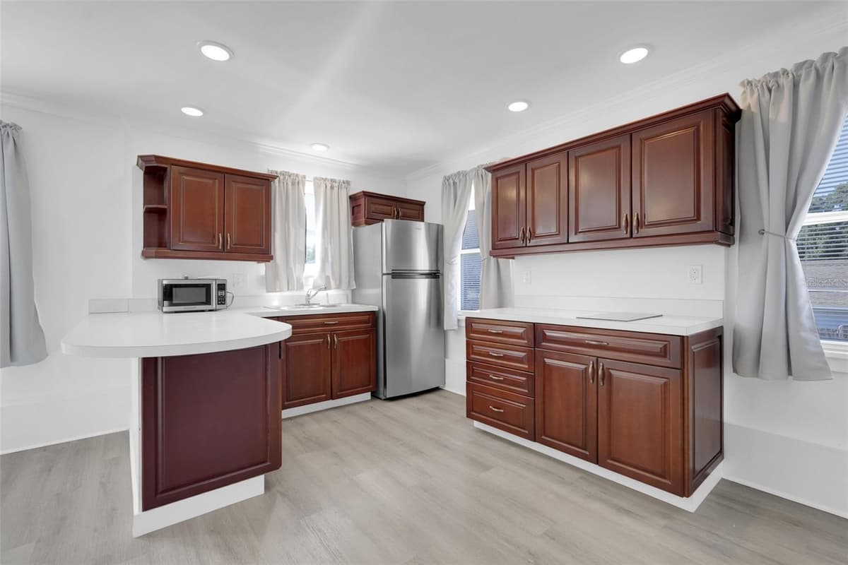 321 CASSADY STREET — photo 13 of 26