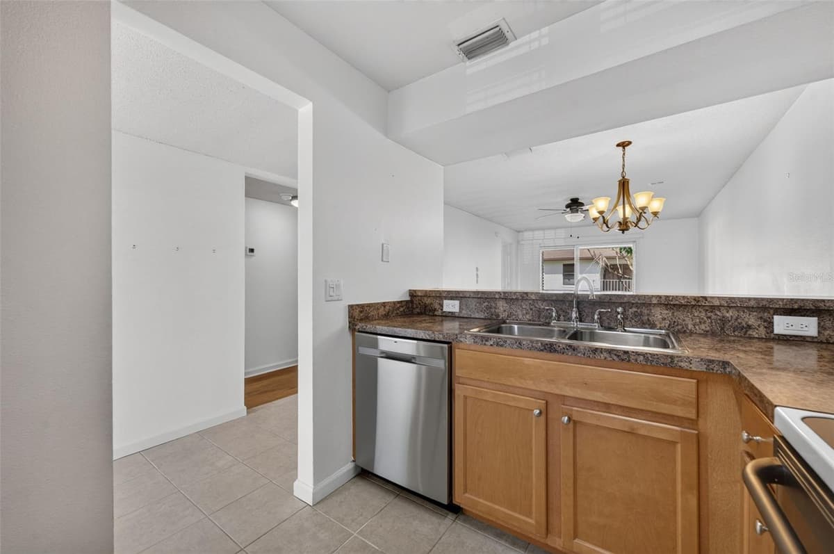 3004 PLAZA TERRACE DRIVE — photo 5 of 21