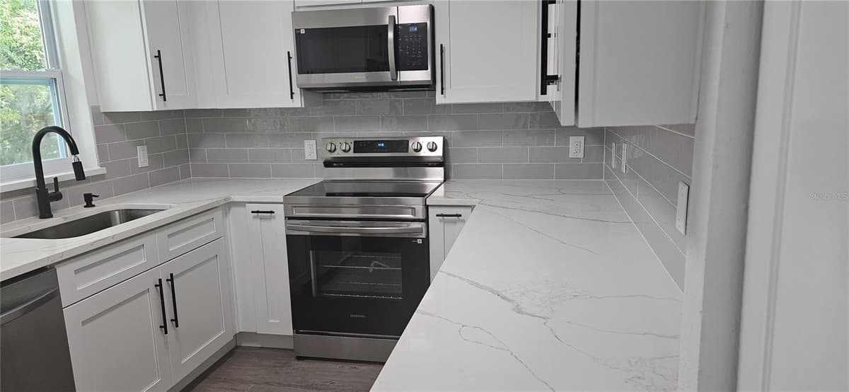 501 LOOMIS TRAIL — photo 4 of 23