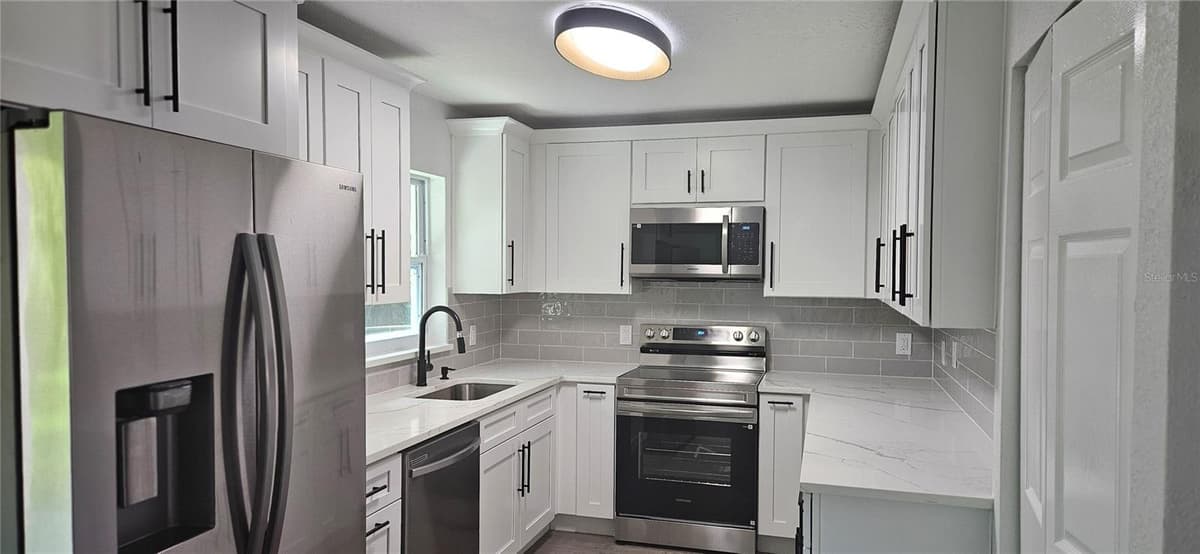 501 LOOMIS TRAIL — photo 3 of 23