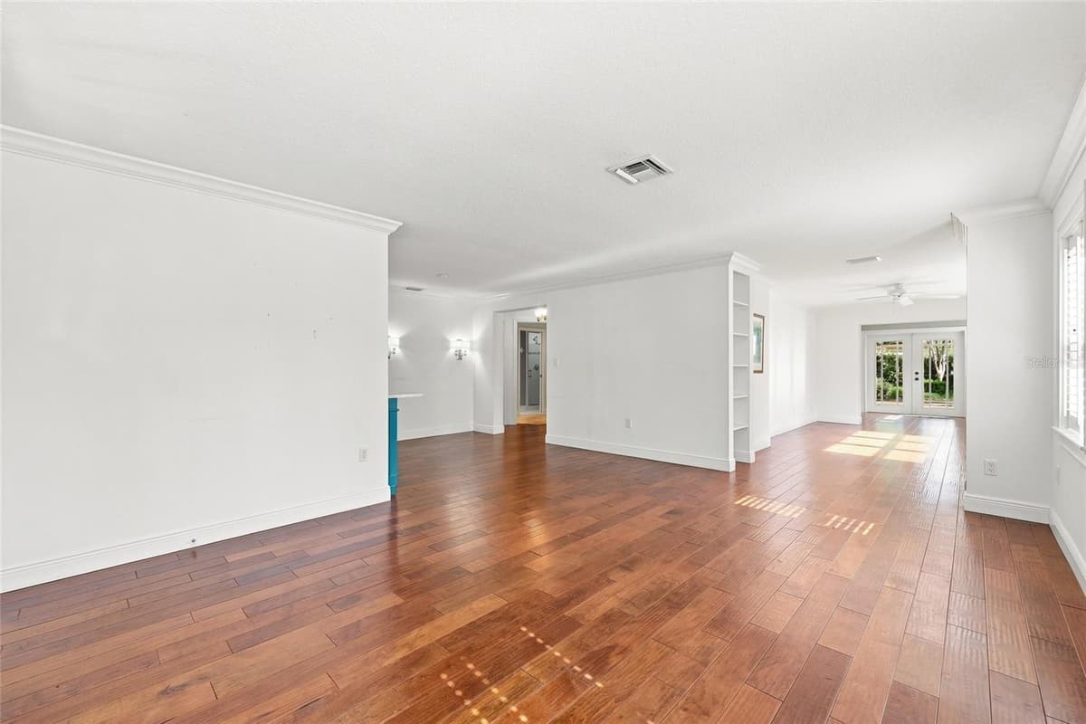 1431 PALM AVENUE — photo 11 of 38