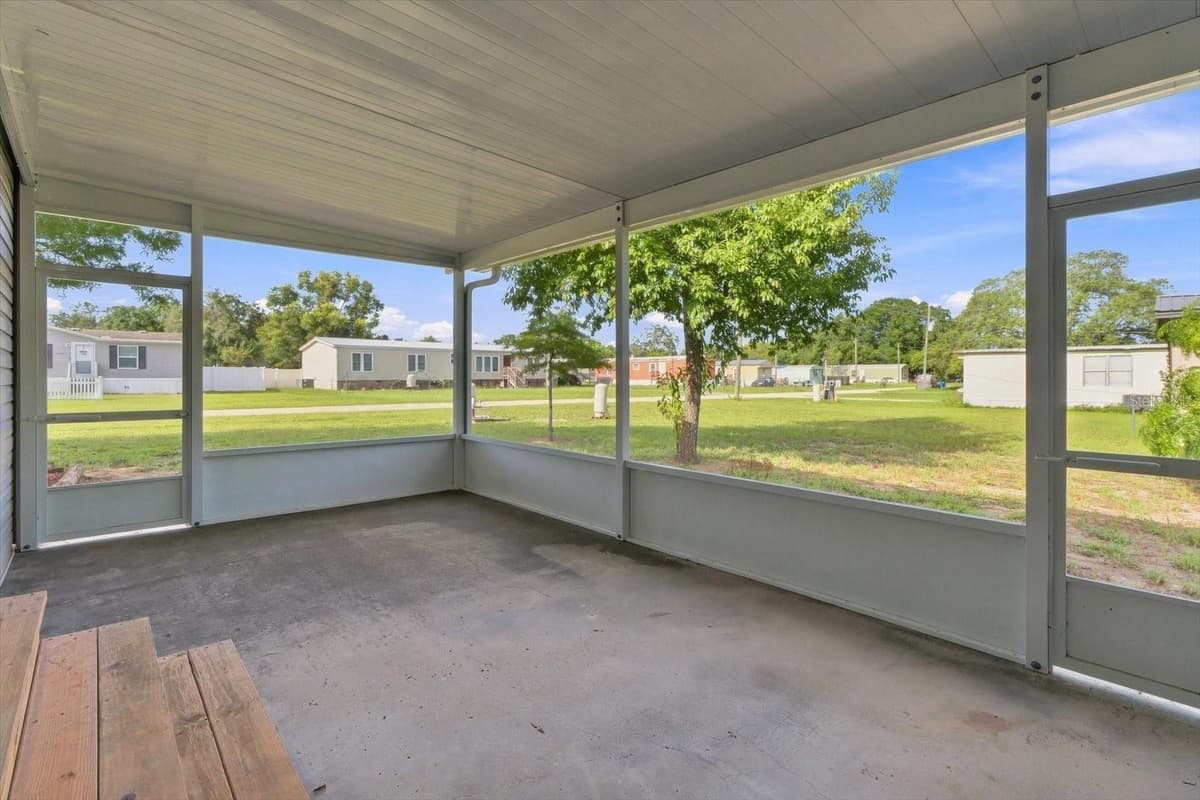 16137 LAUDERDALE STREET — photo 12 of 45