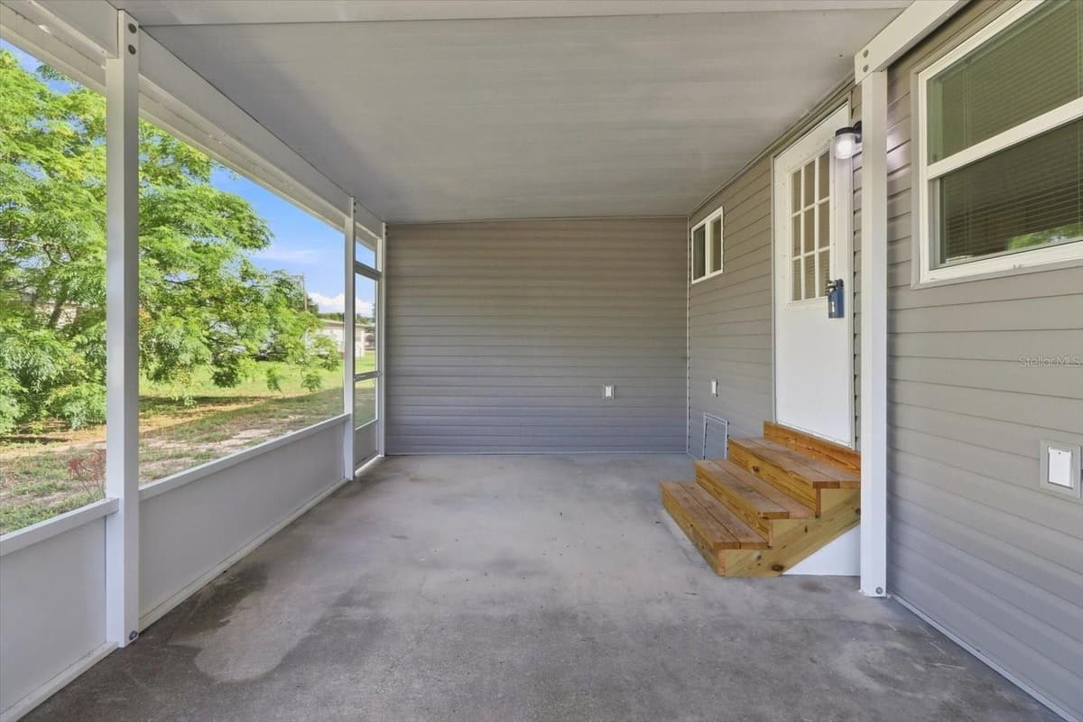 16137 LAUDERDALE STREET — photo 11 of 45