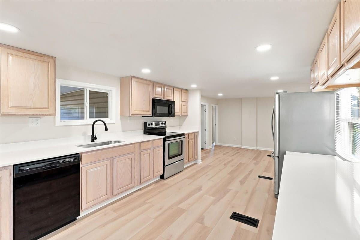 16137 LAUDERDALE STREET — photo 19 of 45