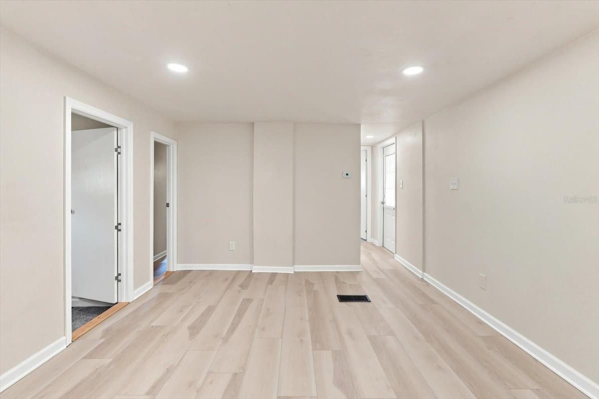 16137 LAUDERDALE STREET — photo 25 of 45
