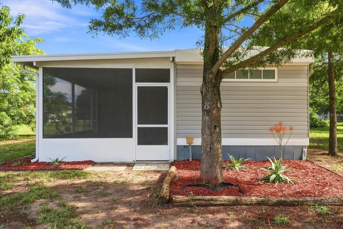 16137 LAUDERDALE STREET — photo 10 of 45