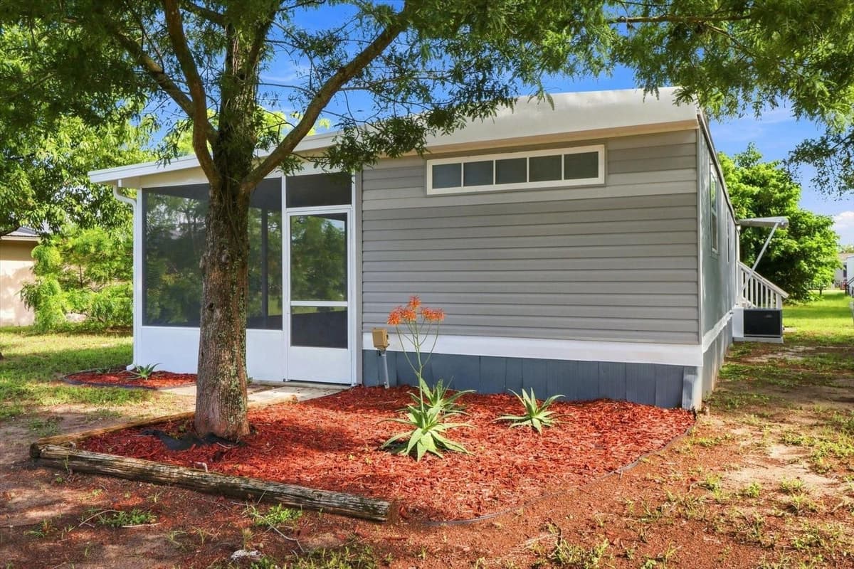 16137 LAUDERDALE STREET — photo 9 of 45