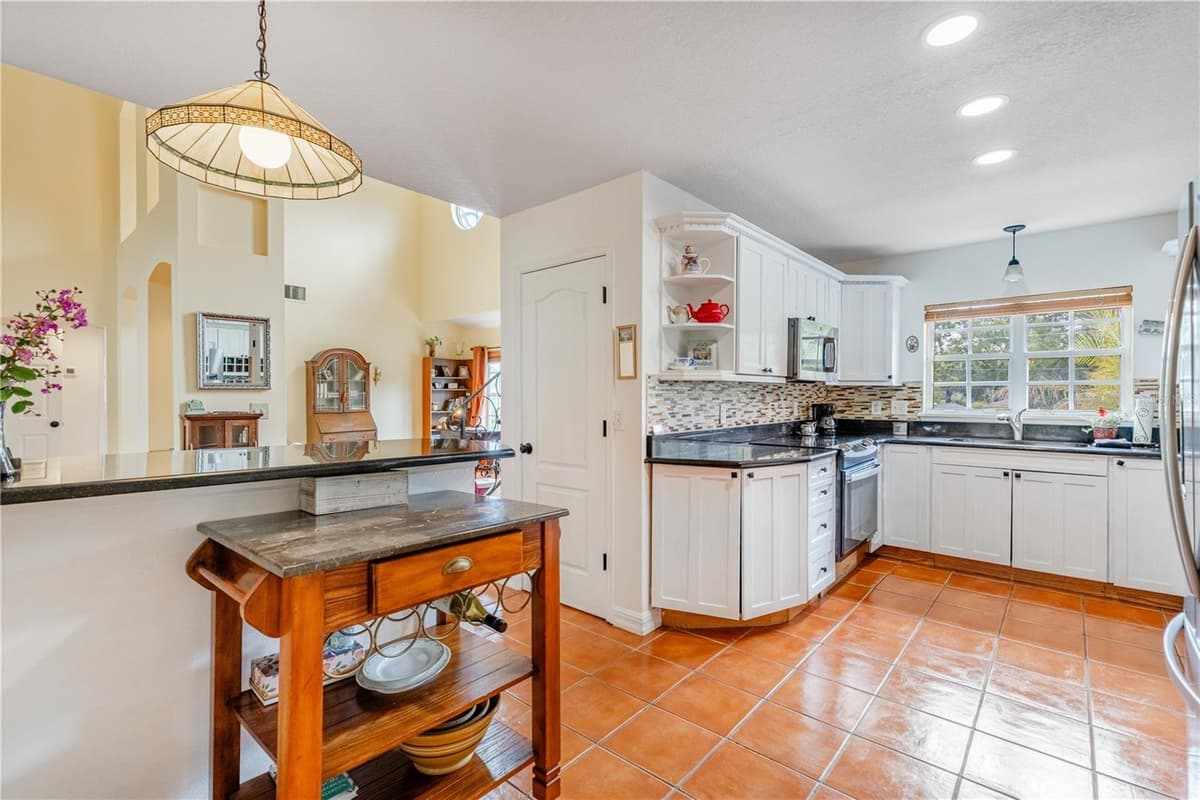 1405 HILLTOP DRIVE — photo 18 of 58