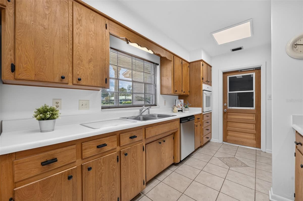 2453 WORTHINGTON ROAD — photo 7 of 34