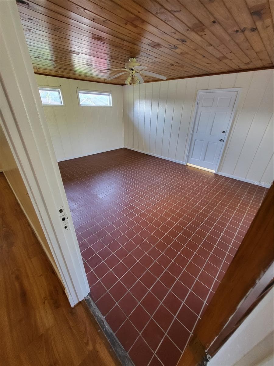 2620 HOWARD STREET — photo 7 of 27