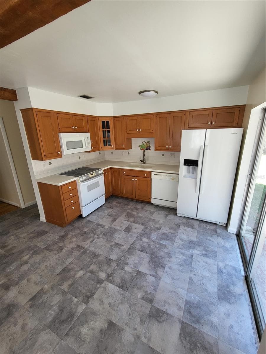 2620 HOWARD STREET — photo 26 of 27