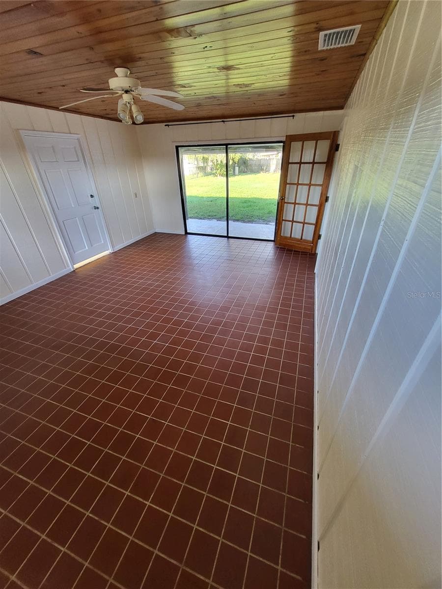 2620 HOWARD STREET — photo 8 of 27