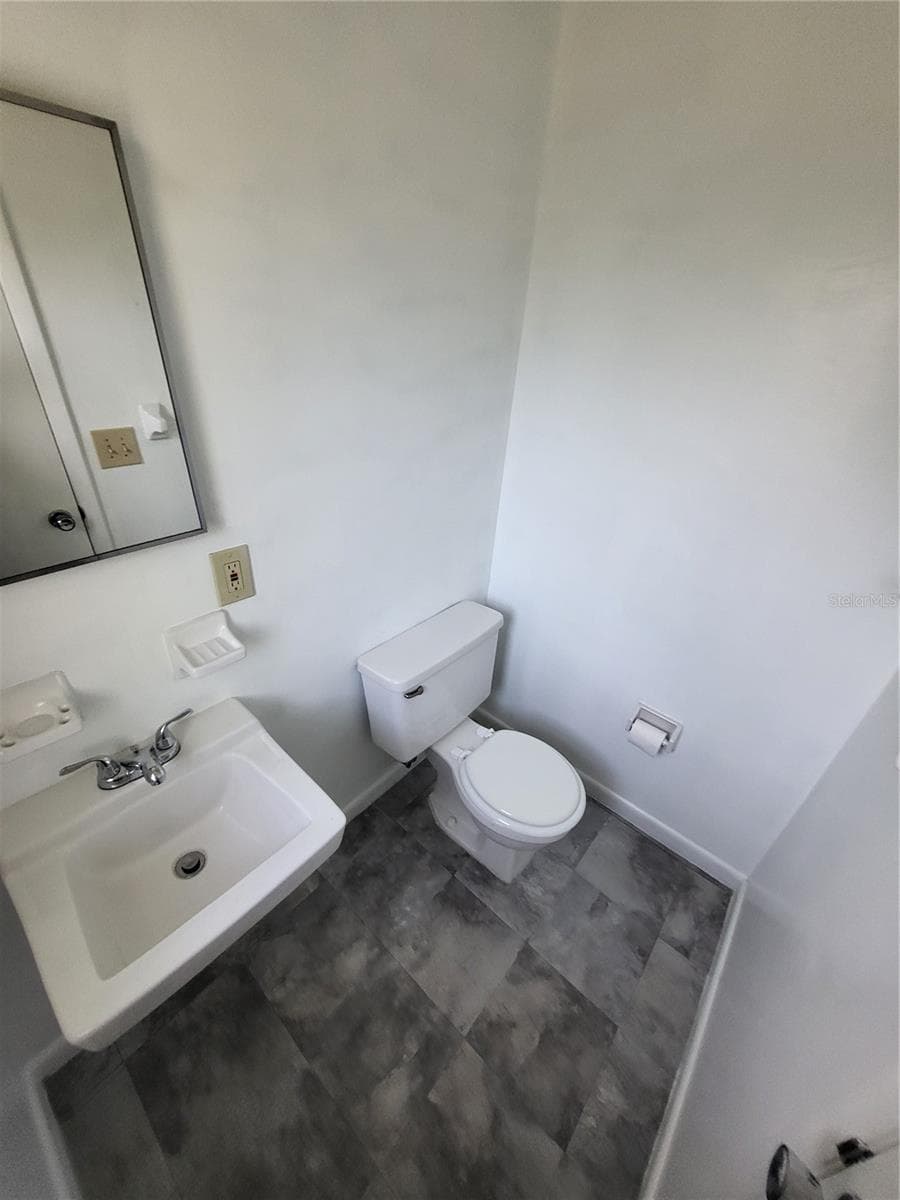 2620 HOWARD STREET — photo 23 of 27