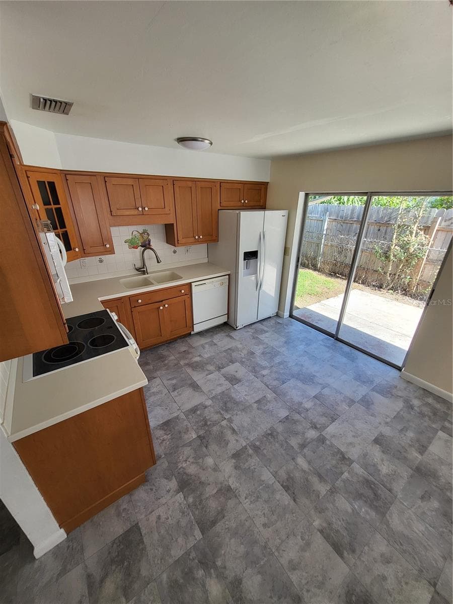 2620 HOWARD STREET — photo 27 of 27