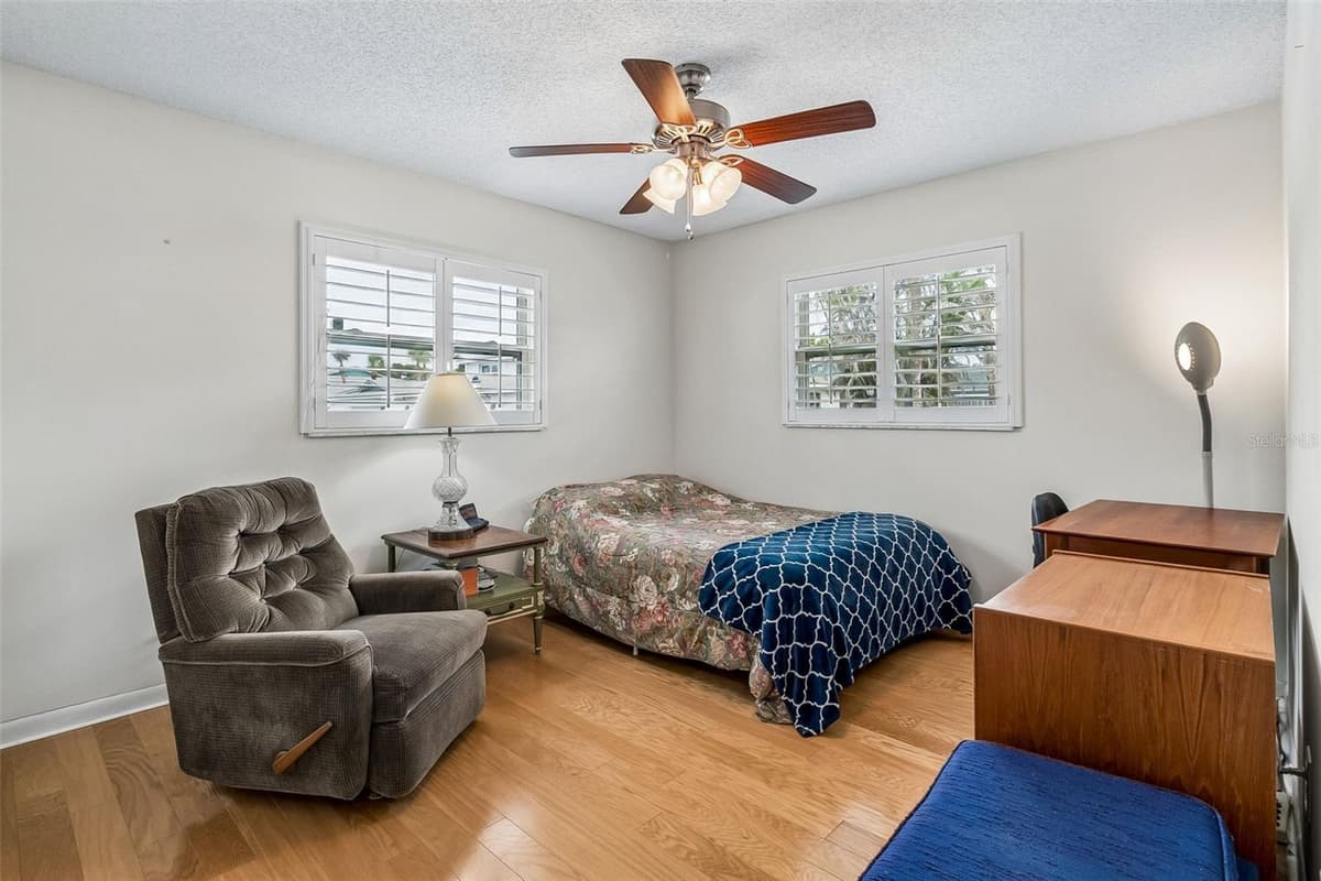 290 PARADISE BOULEVARD — photo 13 of 20