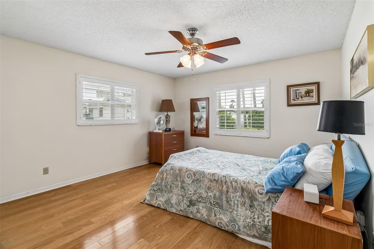 290 PARADISE BOULEVARD — photo 14 of 20