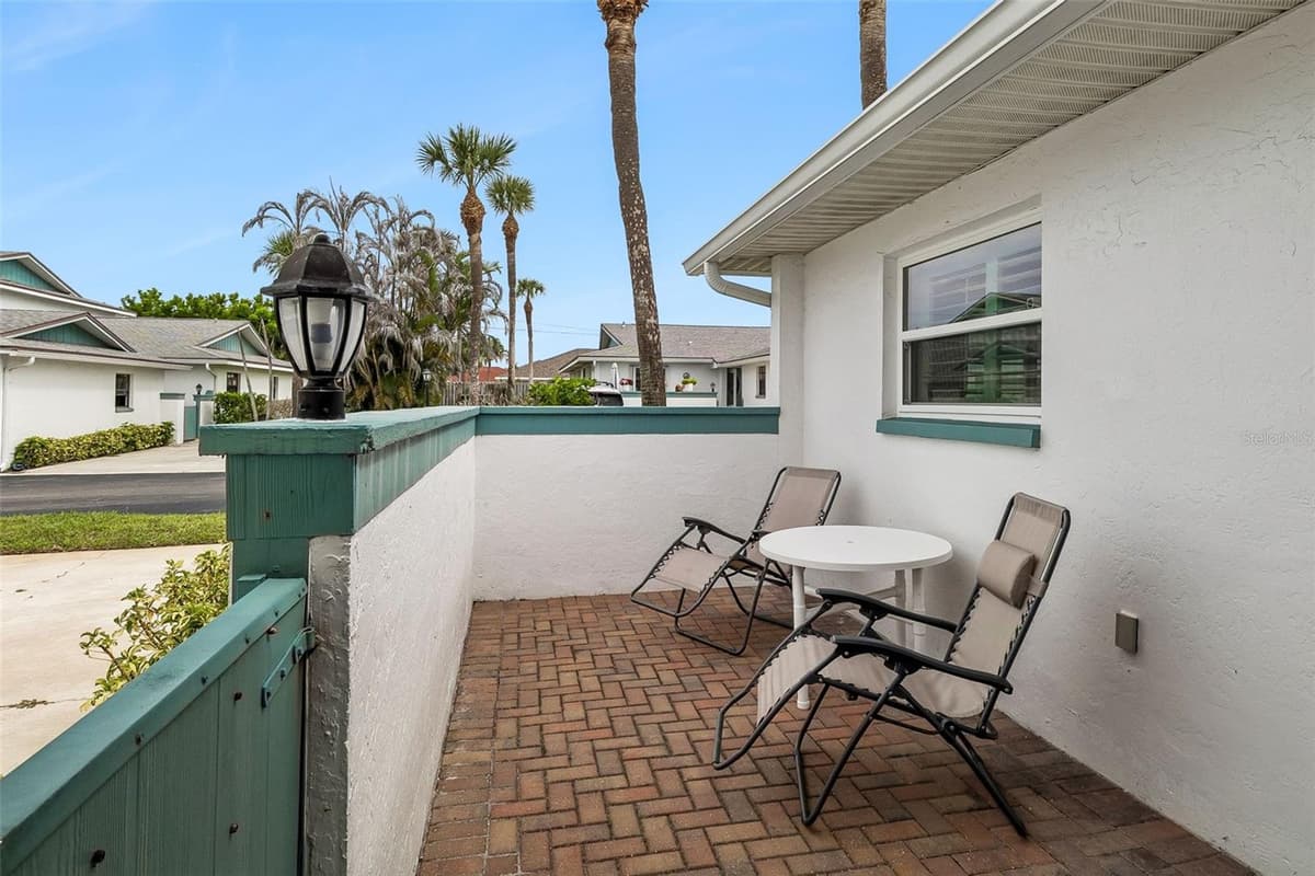 290 PARADISE BOULEVARD — photo 3 of 20