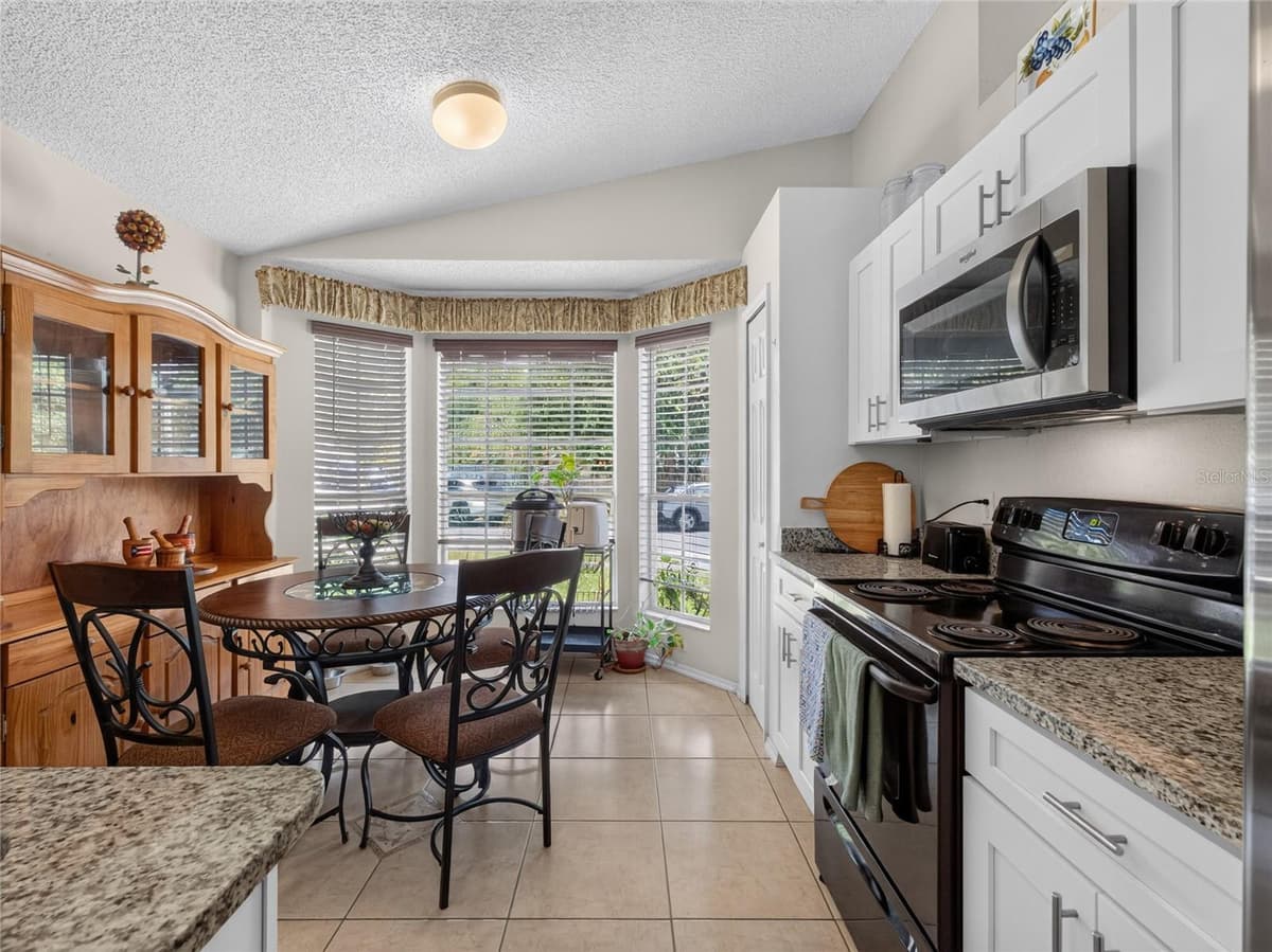 10225 CODY LANE — photo 3 of 23