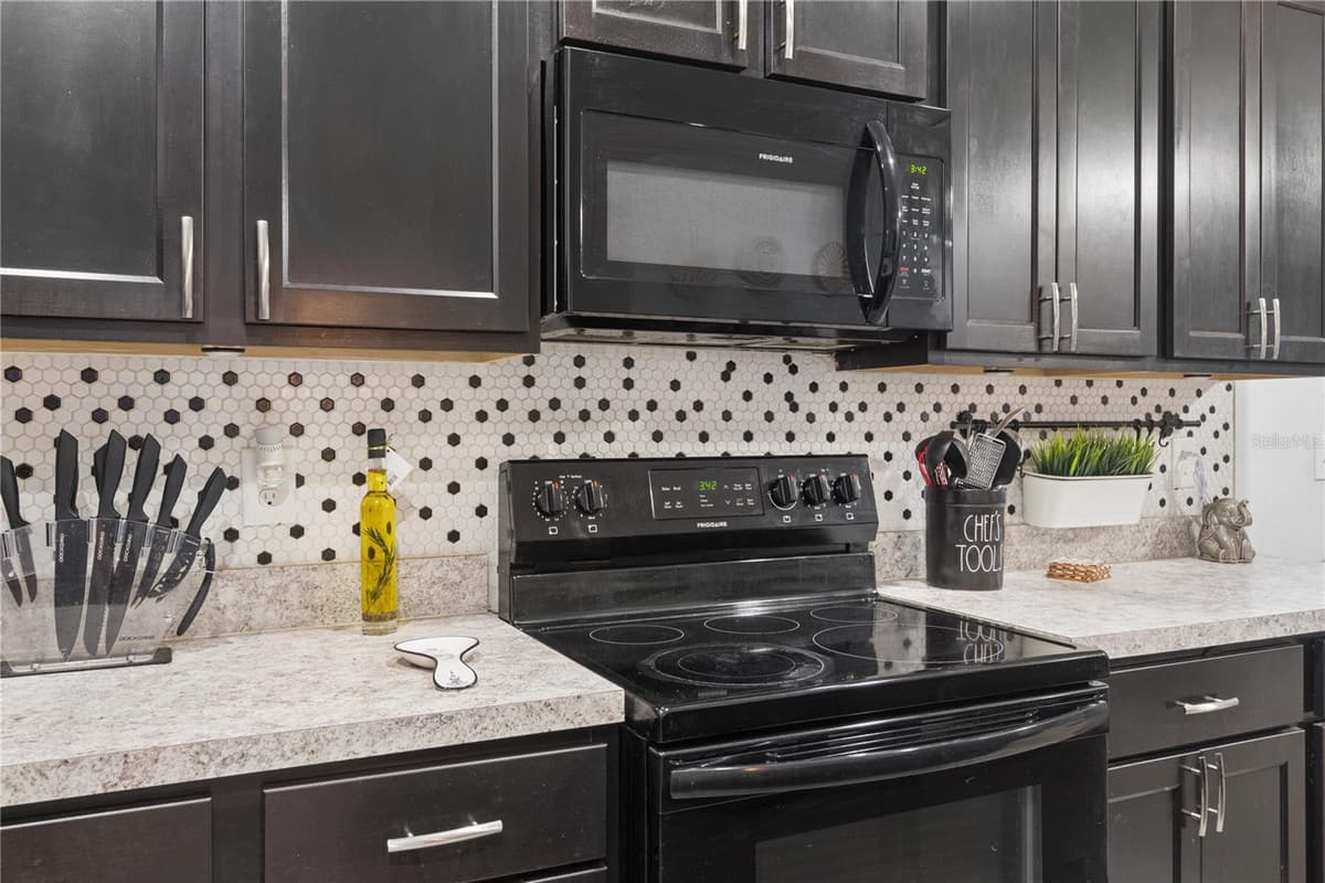 417 NEWMONT CIRCLE — photo 9 of 42