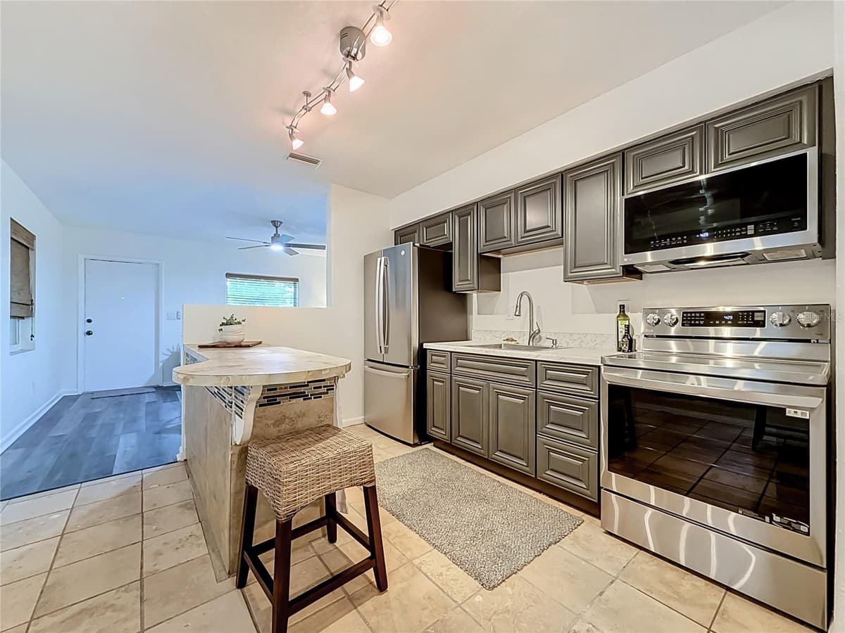2149 RIVIERA DRIVE — photo 11 of 37