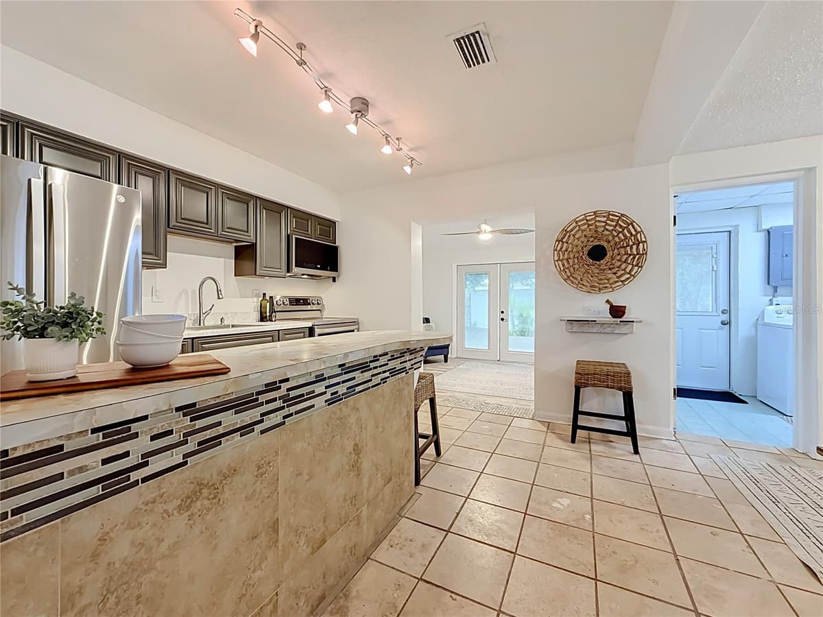 2149 RIVIERA DRIVE — photo 19 of 37