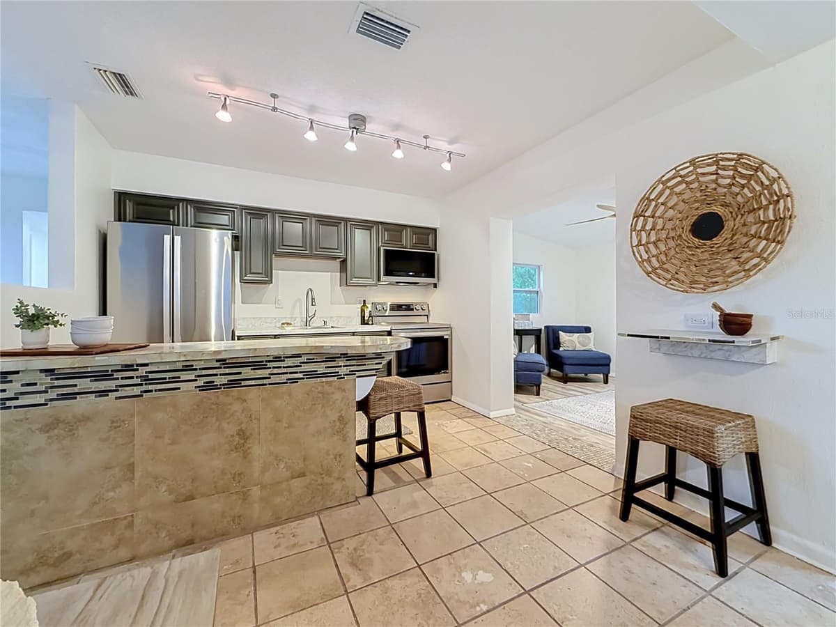 2149 RIVIERA DRIVE — photo 13 of 37
