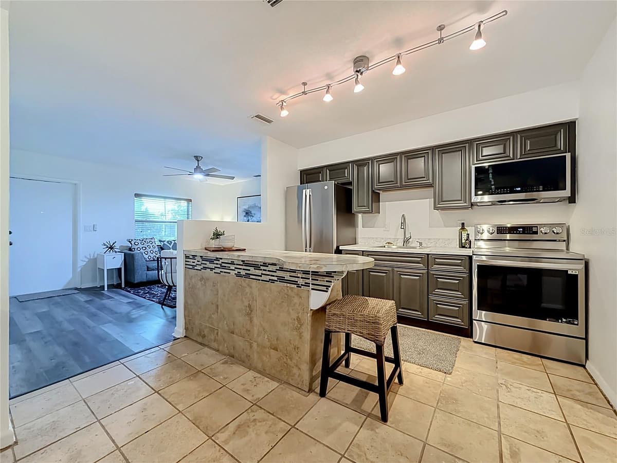 2149 RIVIERA DRIVE — photo 8 of 37