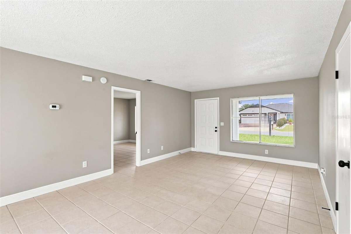 519 FLORAL DRIVE — photo 6 of 38