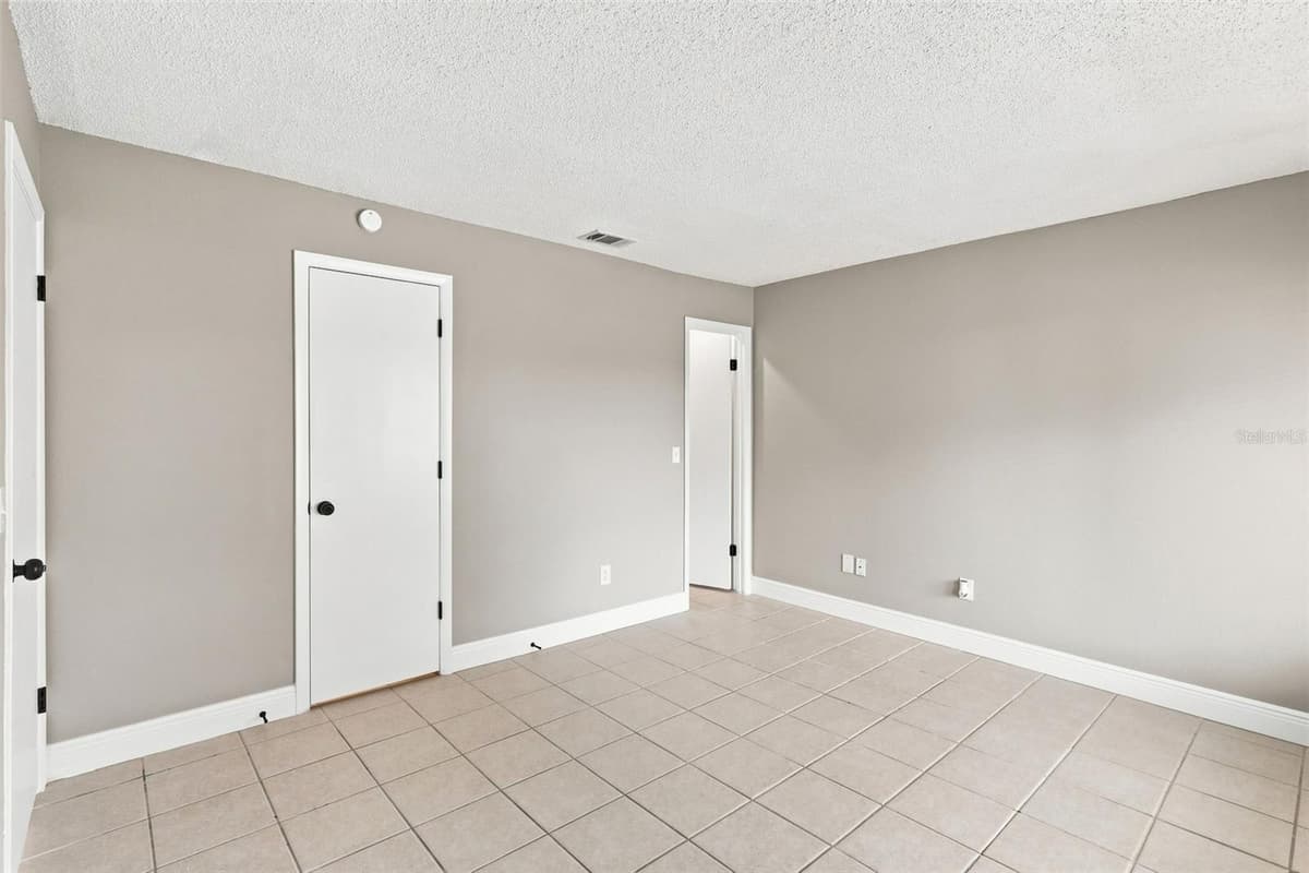 519 FLORAL DRIVE — photo 20 of 38