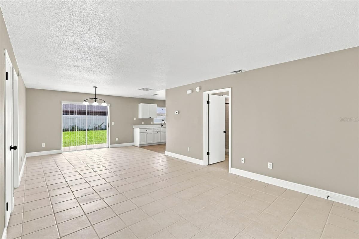 519 FLORAL DRIVE — photo 4 of 38