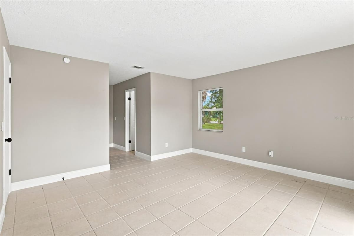 519 FLORAL DRIVE — photo 12 of 38