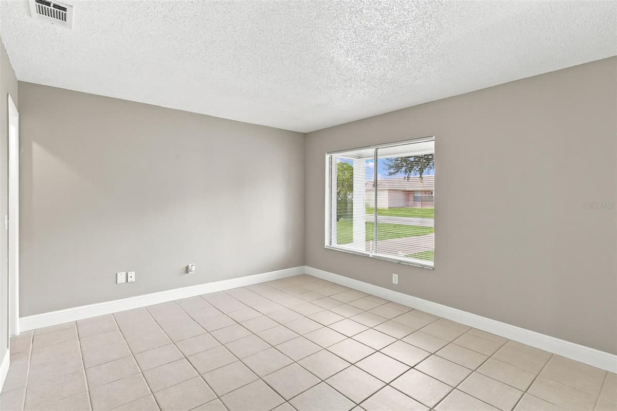 519 FLORAL DRIVE — photo 17 of 38