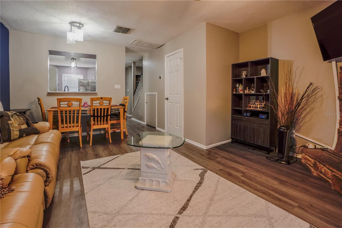 104 HIDDEN ARBOR COURT — photo 3 of 11