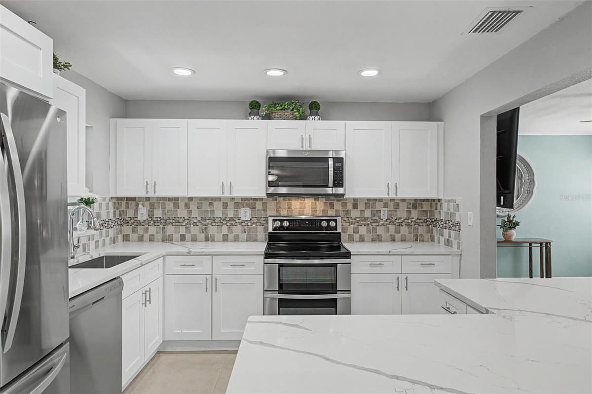 6704 GABRIELLE STREET — photo 7 of 25