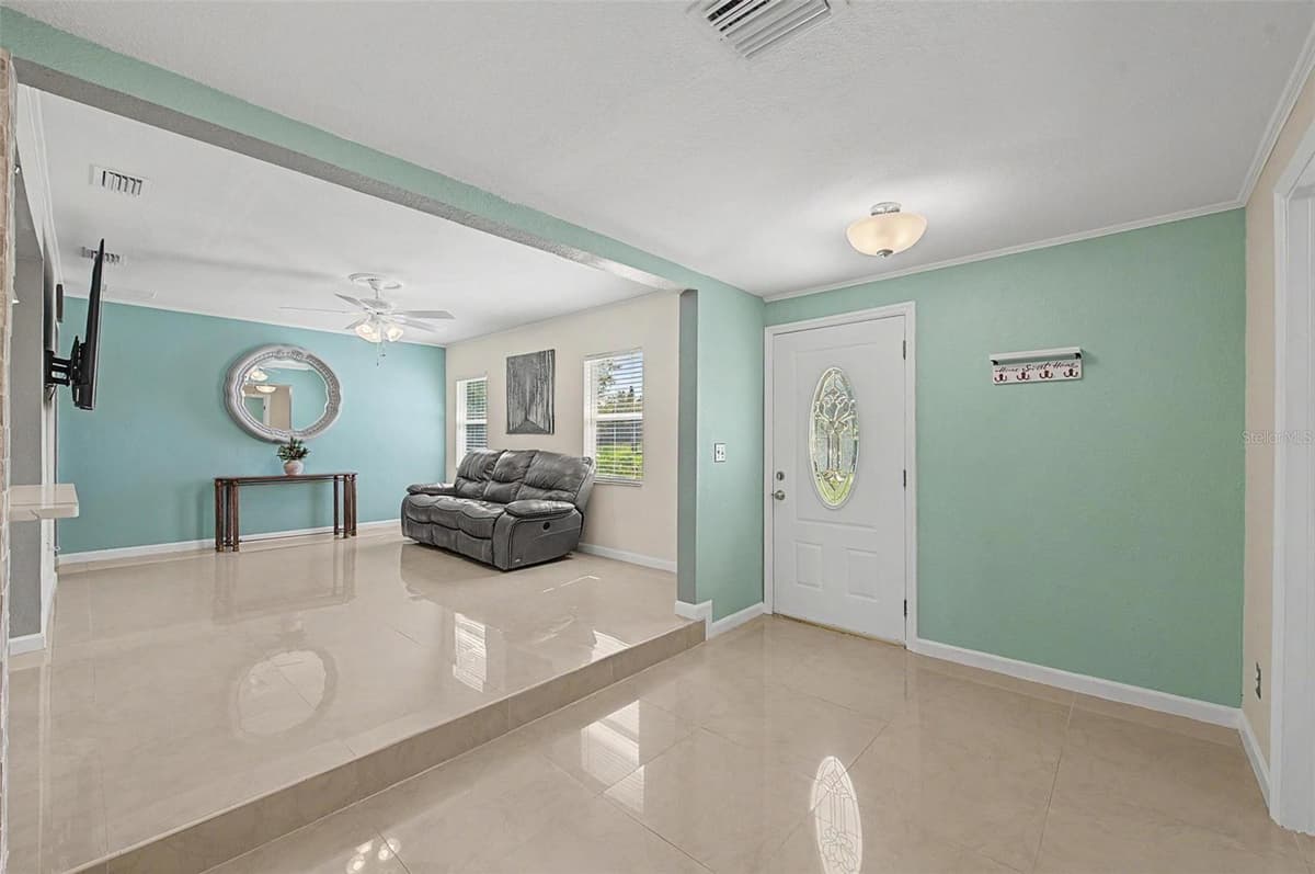 6704 GABRIELLE STREET — photo 2 of 25