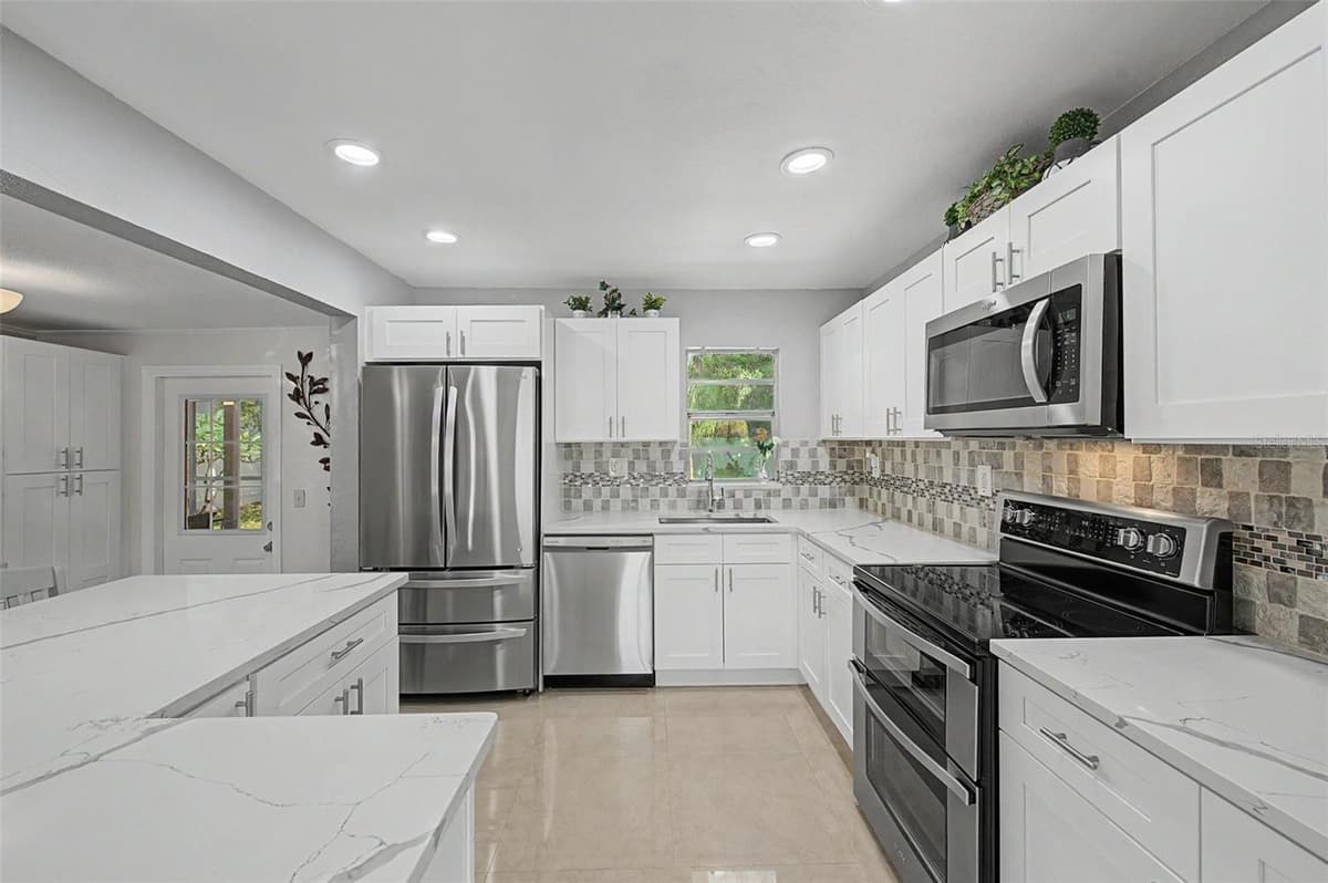 6704 GABRIELLE STREET — photo 4 of 25