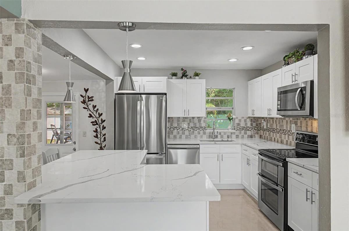 6704 GABRIELLE STREET — photo 6 of 25