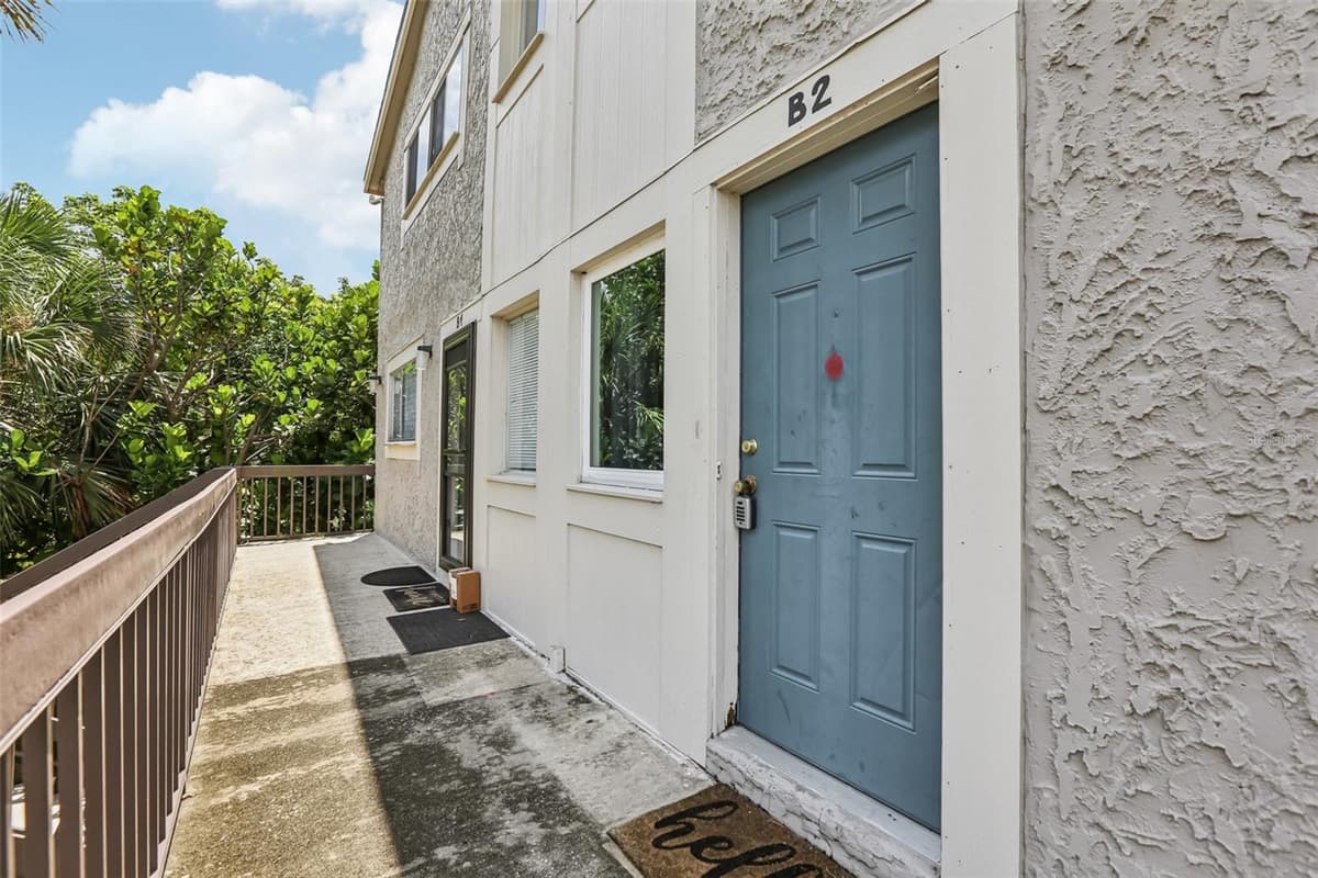 6325 NEWTOWN CIRCLE — photo 5 of 58