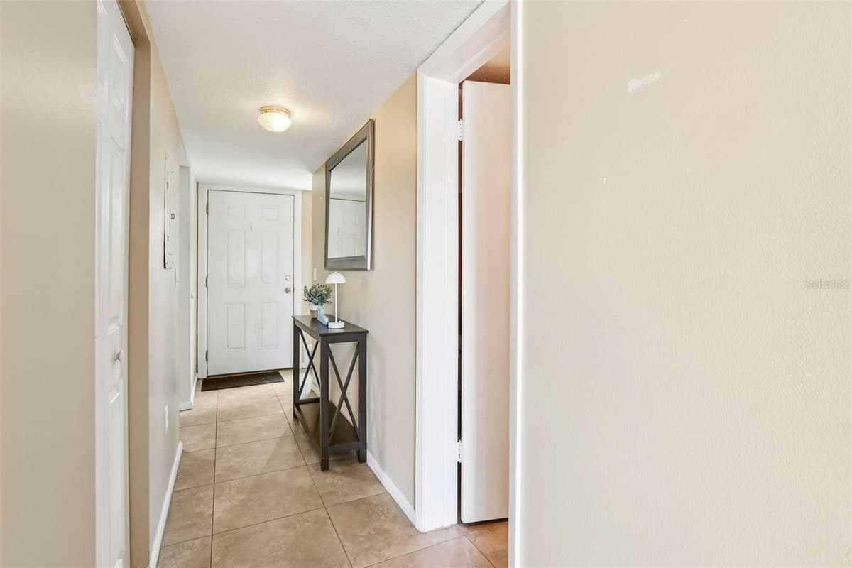 6325 NEWTOWN CIRCLE — photo 10 of 58