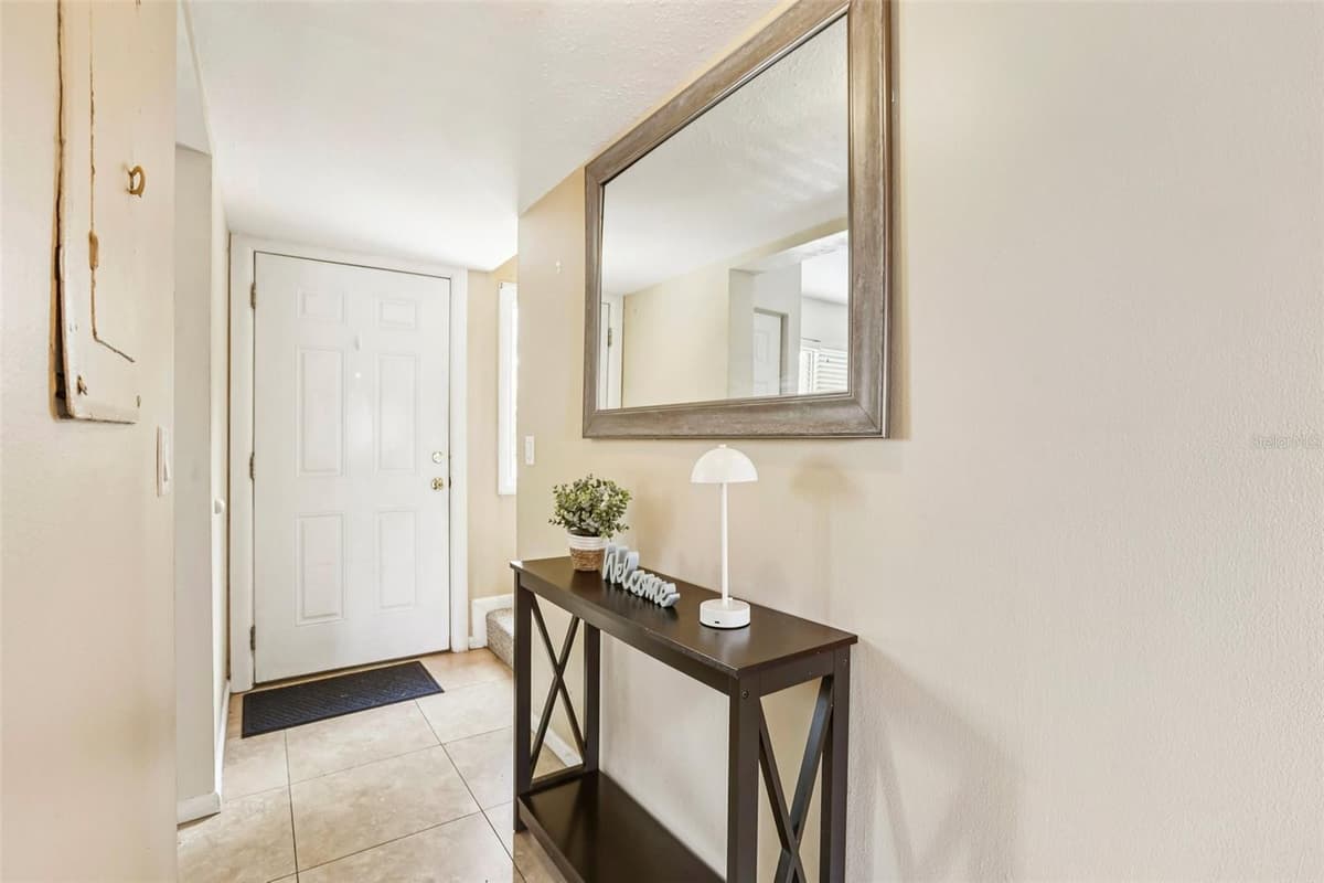 6325 NEWTOWN CIRCLE — photo 7 of 58