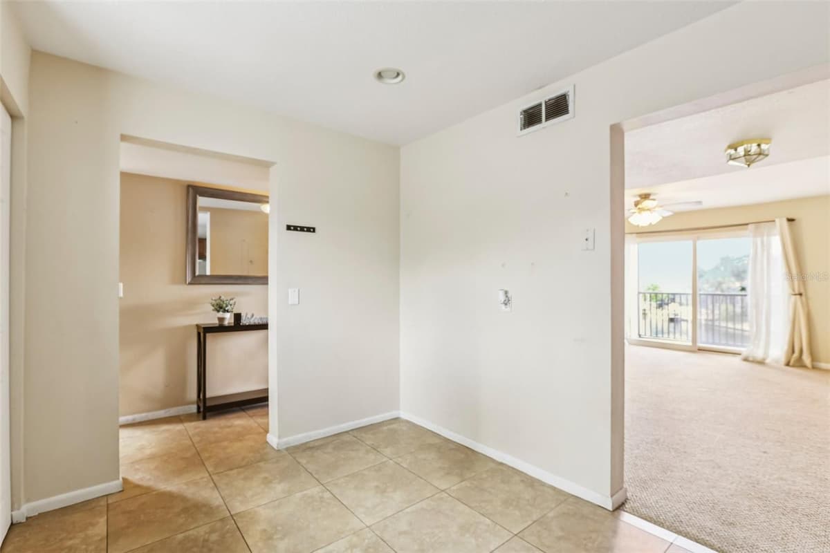 6325 NEWTOWN CIRCLE — photo 11 of 58