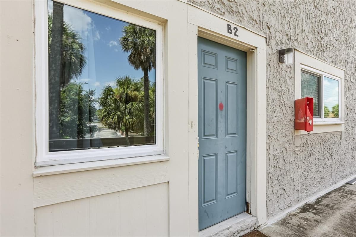 6325 NEWTOWN CIRCLE — photo 6 of 58