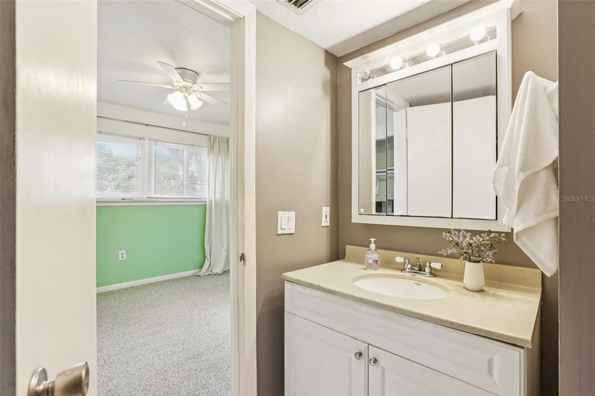 6325 NEWTOWN CIRCLE — photo 30 of 58