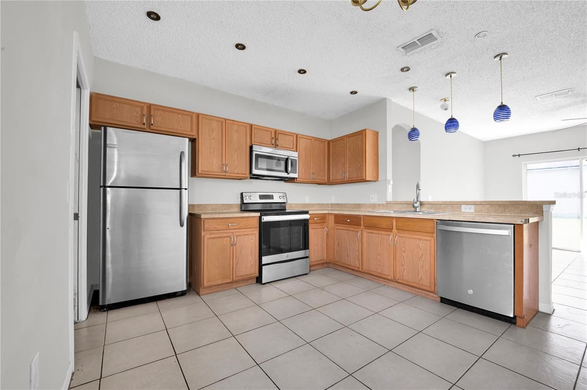 433 LAKEVIEW ROAD — photo 3 of 35