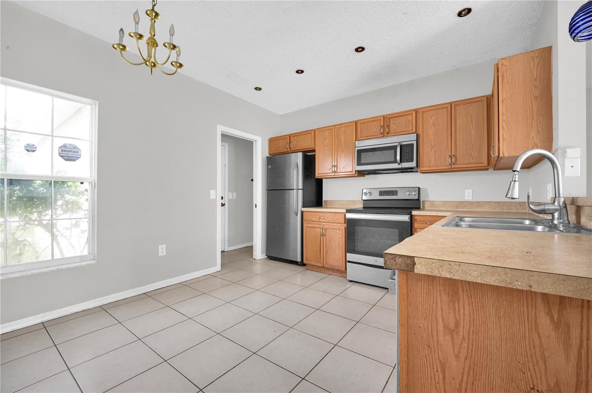 433 LAKEVIEW ROAD — photo 5 of 35