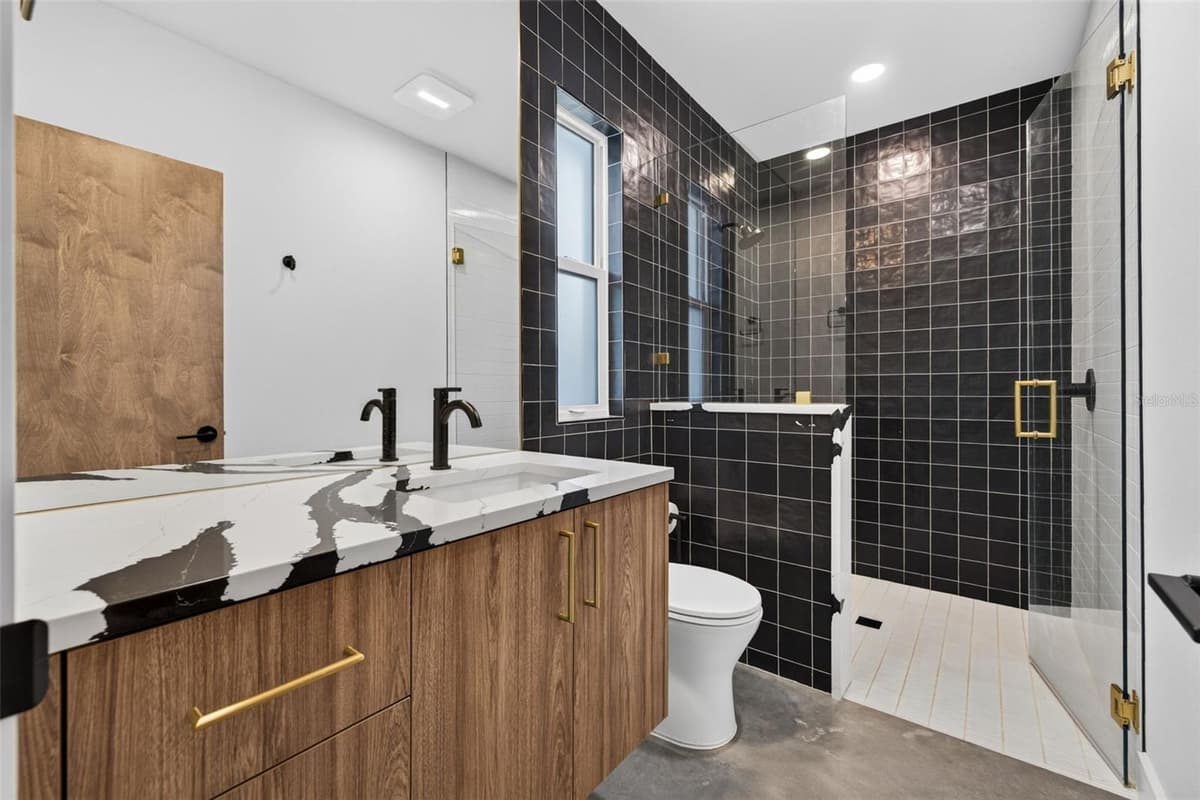 2580 11TH AVENUE — photo 19 of 29