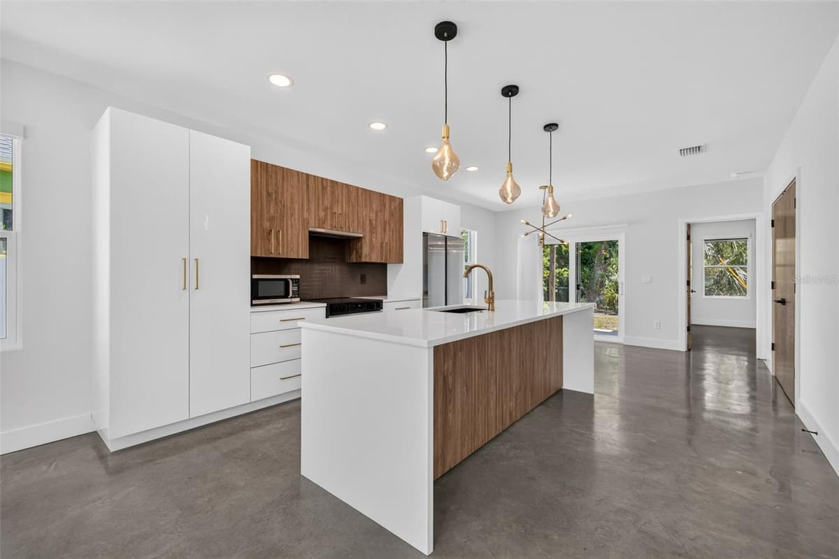 2580 11TH AVENUE — photo 8 of 29
