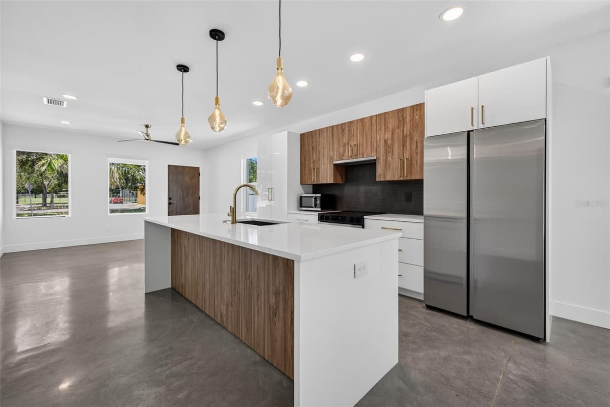 2580 11TH AVENUE — photo 9 of 29
