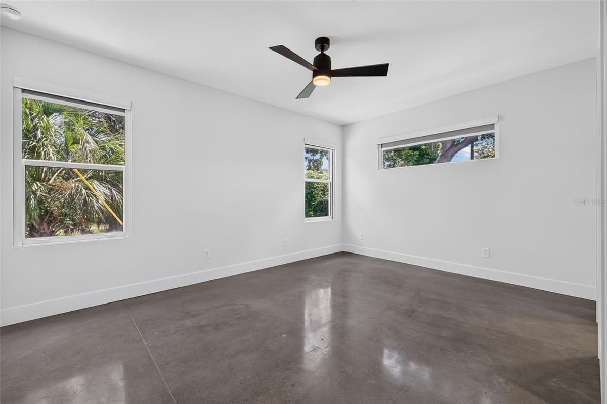 2580 11TH AVENUE — photo 15 of 29
